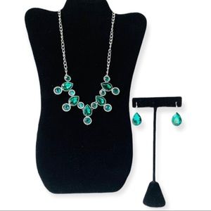 Trendy Earrings & Necklace Set